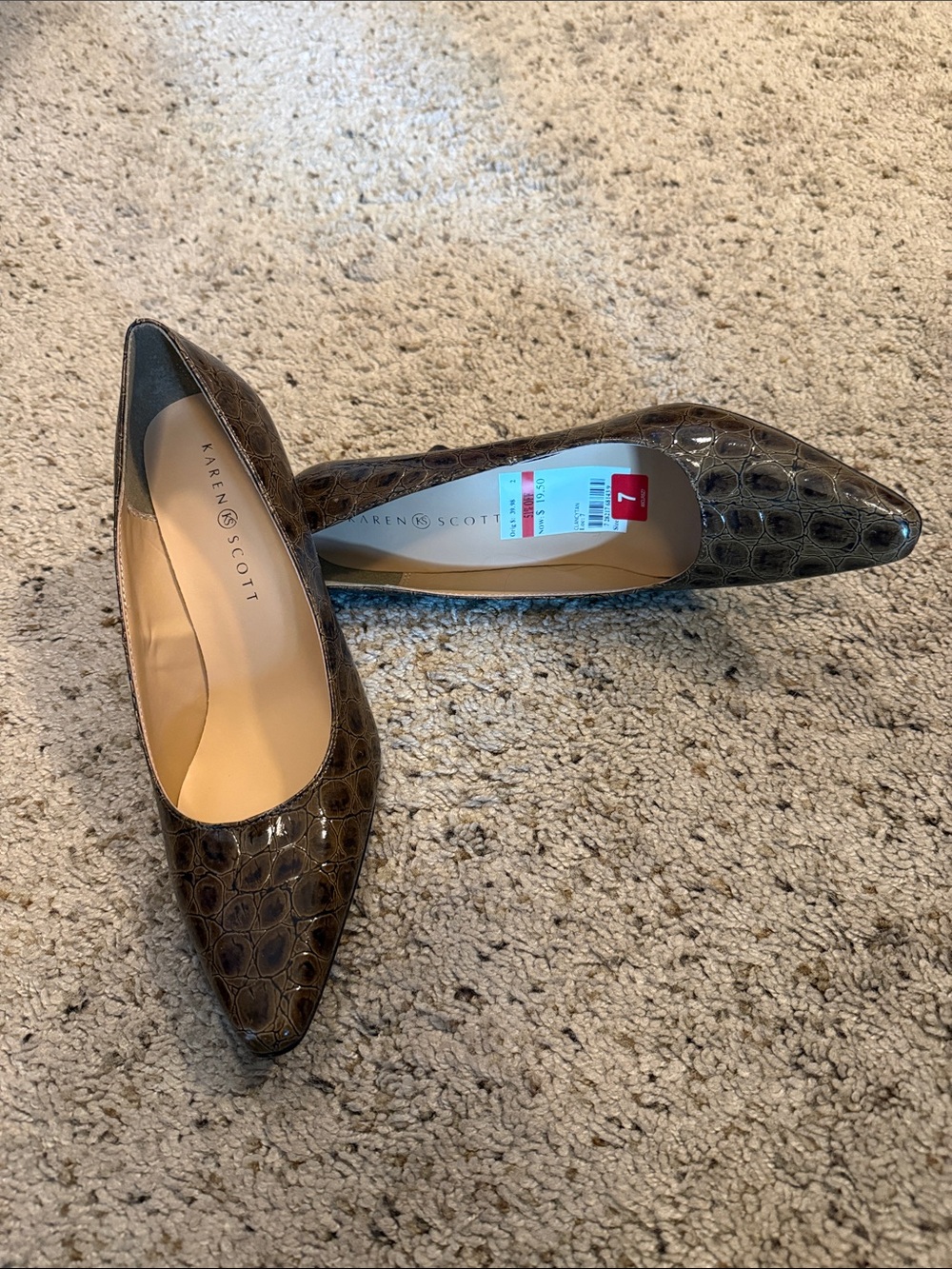 Karen Scott Dark Brown Croc-Pattern Pointed Toe Flats. NWT. size 7M